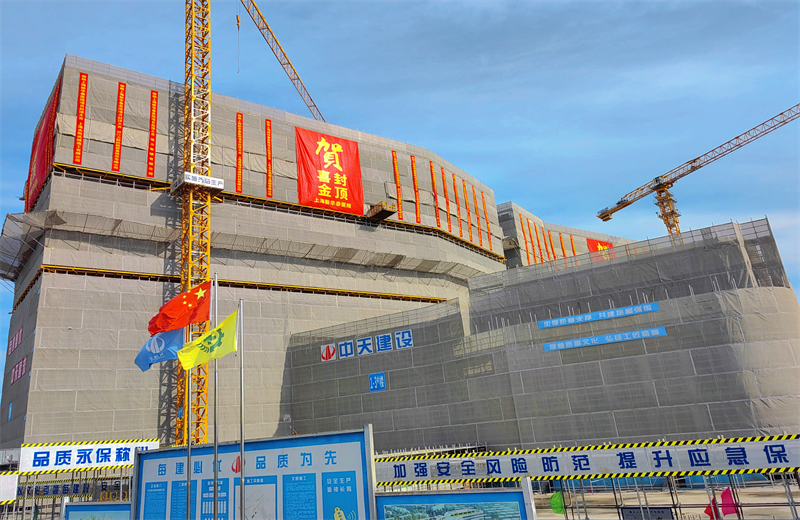 2024年10月30日，尊龙时凯三建上海新华泰医院项目主体封顶。
