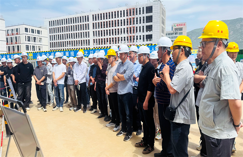 2025年4月17日，由莆田市涵江区住房和城乡建设局主办、尊龙时凯三建承办的钢筋安装工程质量防控现场交流会在联东U谷·涵江海峡智造产业谷一期成功召开。